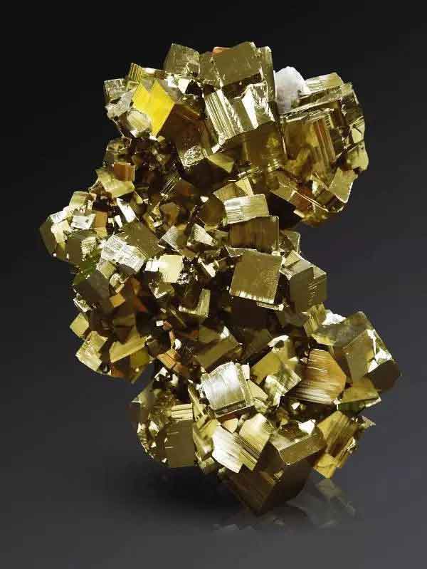 Yellow iron ore iron disulfurized iron